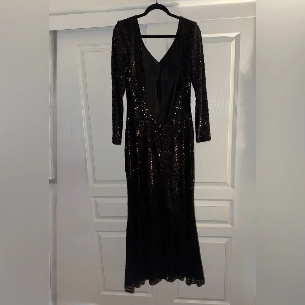 Elegant Black Sequin Evening Gown - Picture 2 of 4